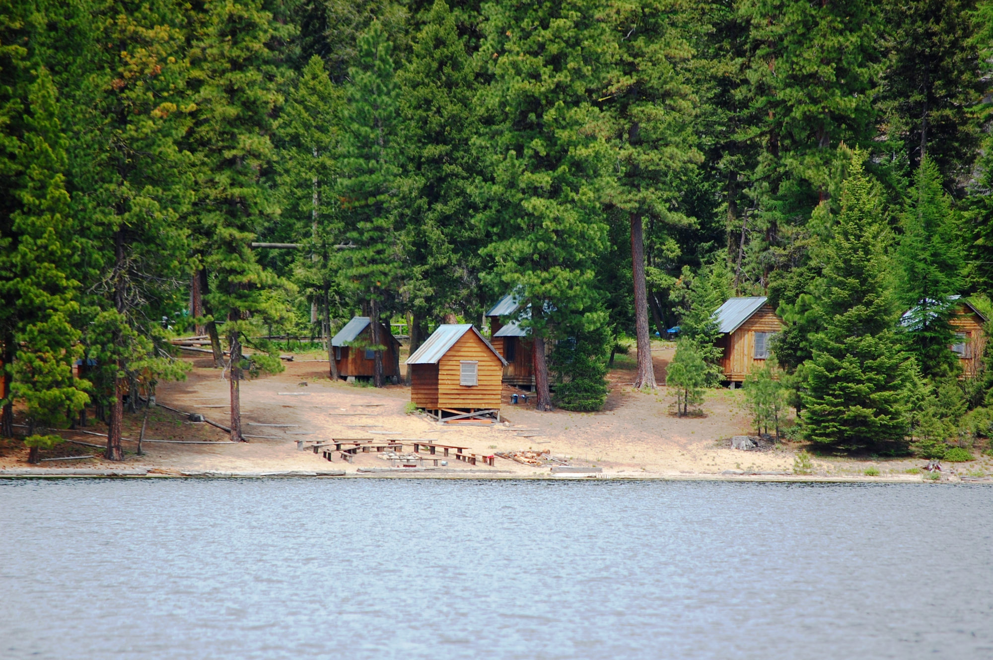 Campground next to lake.